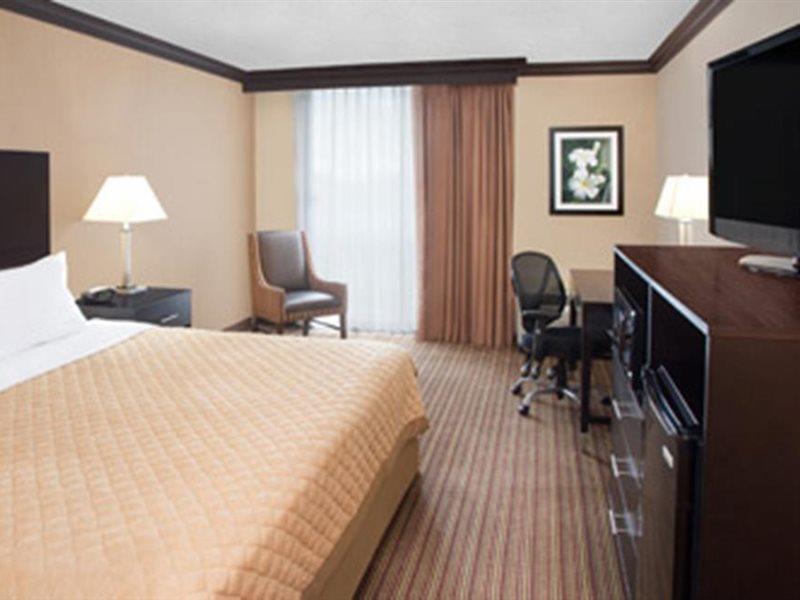 Hotel Wyndham Garden Schaumburg Chicago Northwest Exterior foto