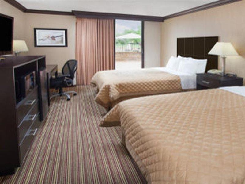 Hotel Wyndham Garden Schaumburg Chicago Northwest Exterior foto